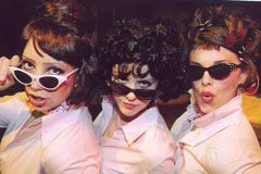 Girls-with-sunglasses Girls-with-sunglasses